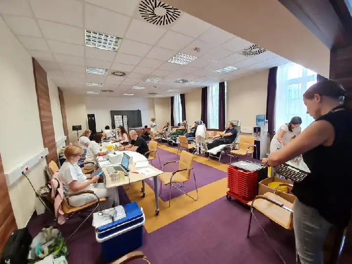 Sikeres véradás a NISZ-nél! – munkatársaink több mint 150 ember gyógyulását támogatták